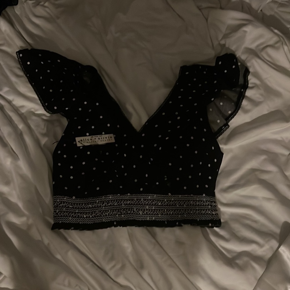 🍀Alice & Olivia top size extra large Brand New